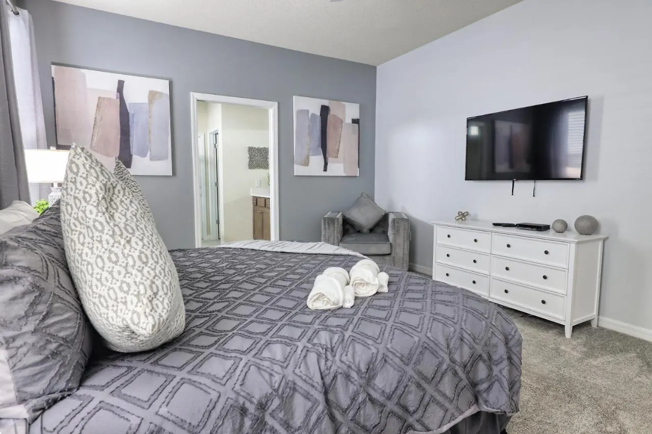 Magical 10-Bed Themed Windsor Island Home Davenport
