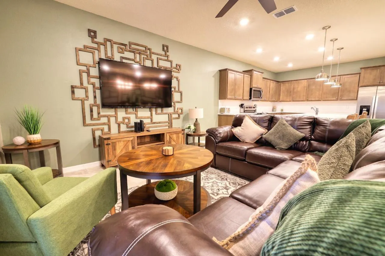 Magical 10-Bed Themed Windsor Island Home Davenport