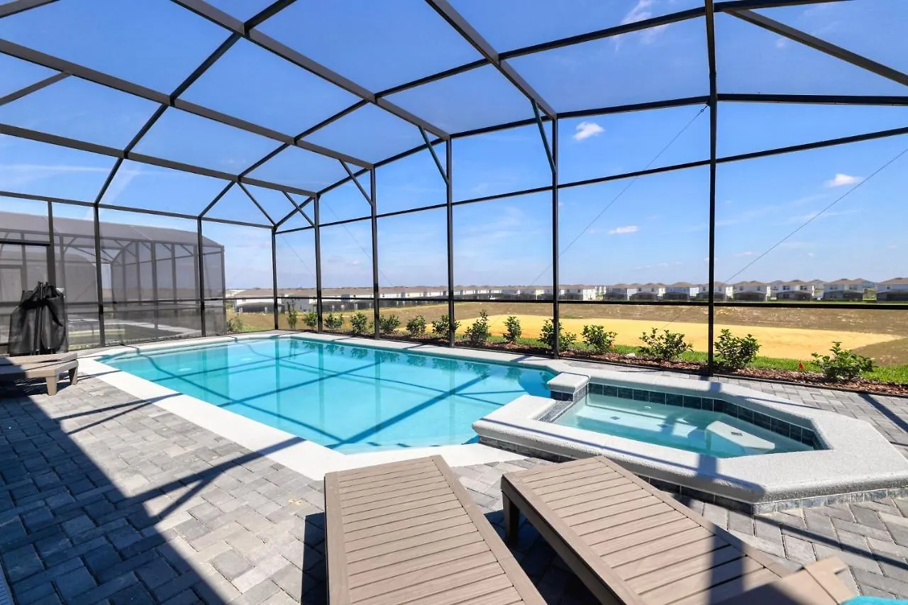 Magical 10-Bed Themed Windsor Island Home Davenport