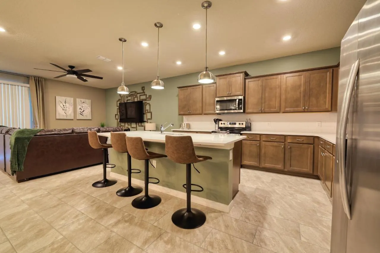 Magical 10-Bed Themed Windsor Island Home Davenport Holiday home