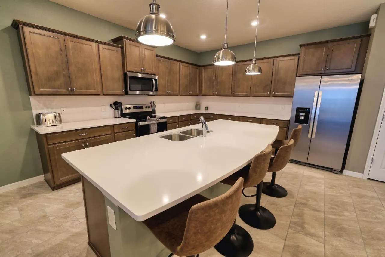 Magical 10-Bed Themed Windsor Island Home Davenport