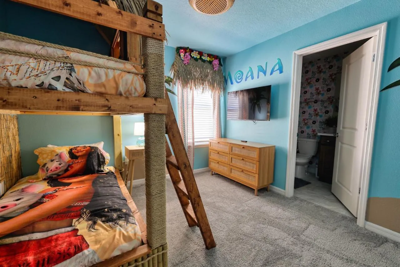 Magical 10-Bed Themed Windsor Island Home Davenport Holiday home