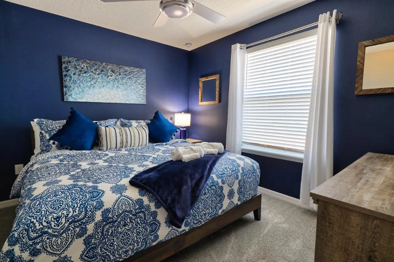 Magical 10-Bed Themed Windsor Island Home Davenport United States