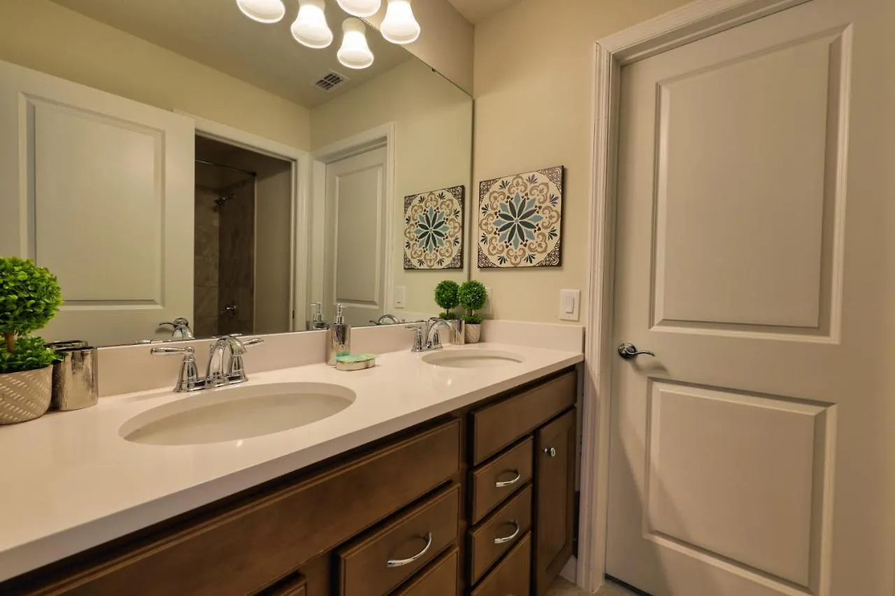 Magical 10-Bed Themed Windsor Island Home Davenport
